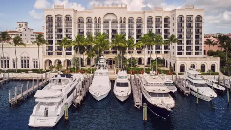 01-yacht-club-exterior