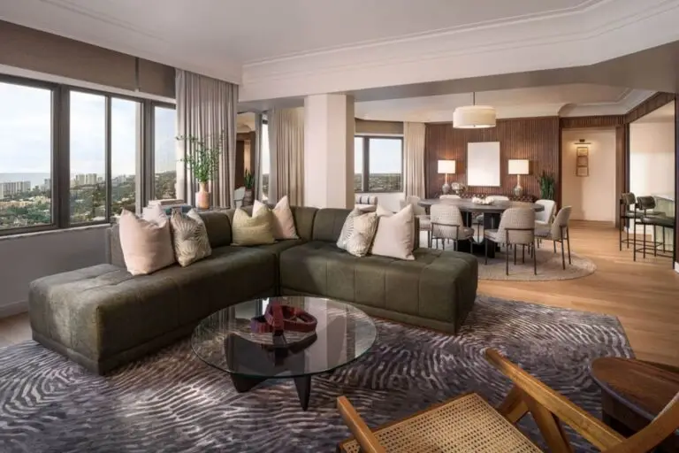 02-penthouse-suite-living-room